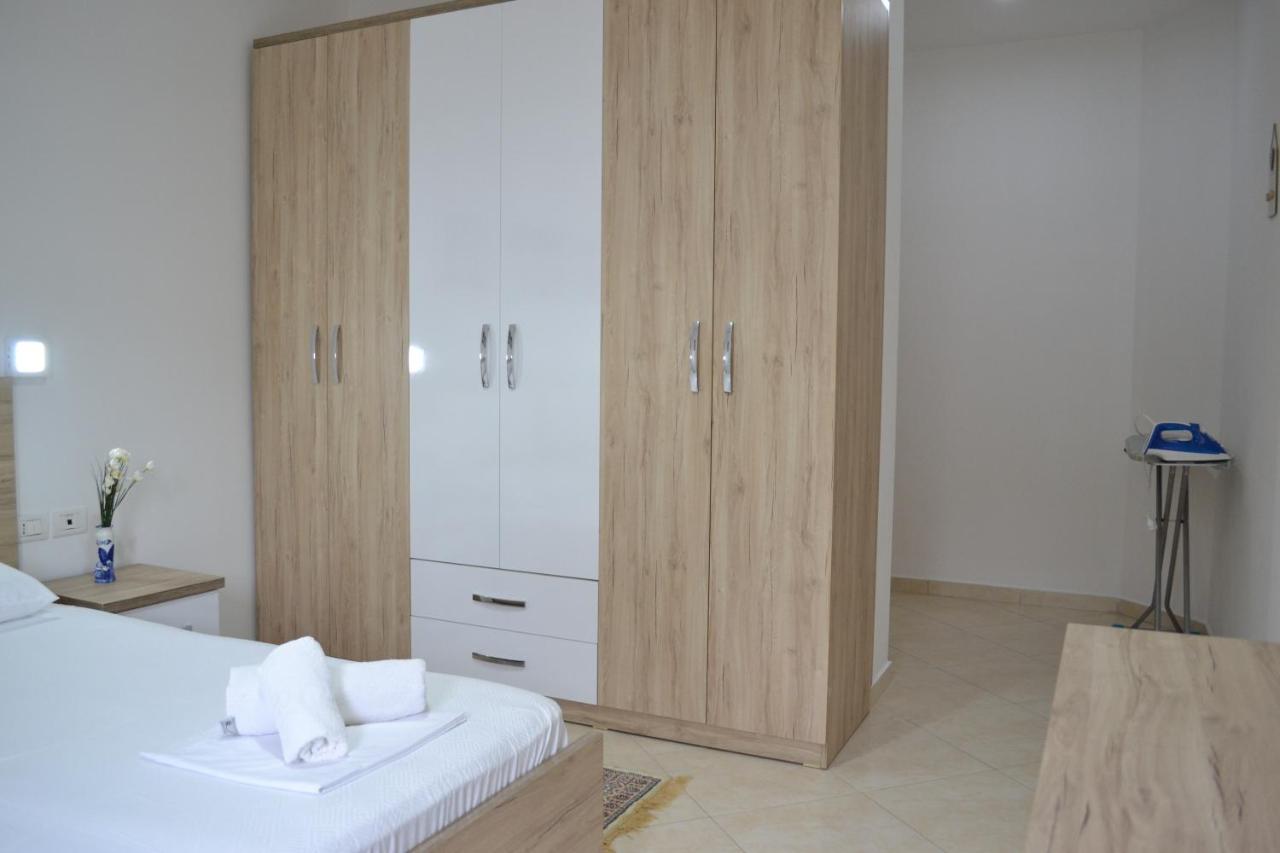 Flowers & Green 2 Bedrooms Apartment & Box Garage Vlore Exterior photo