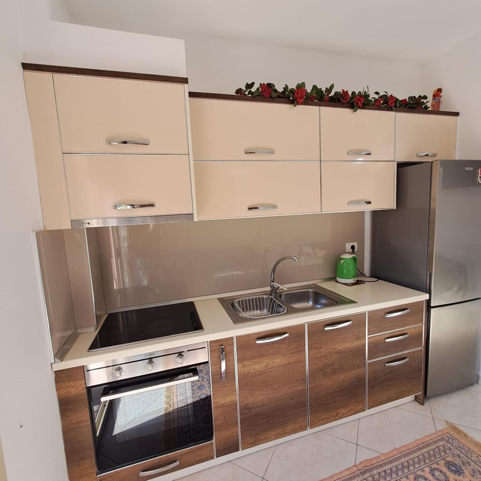 Flowers & Green 2 Bedrooms Apartment & Box Garage Vlore Exterior photo